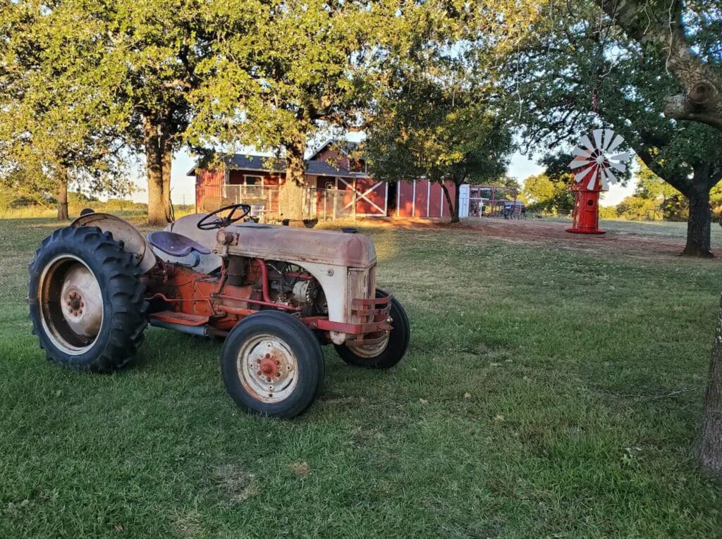Tractor in front of barn - Woodlands Escape BNB