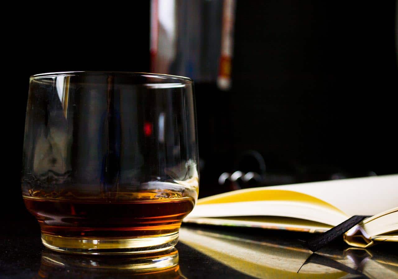 glass, whiskey, book-2246039.jpg